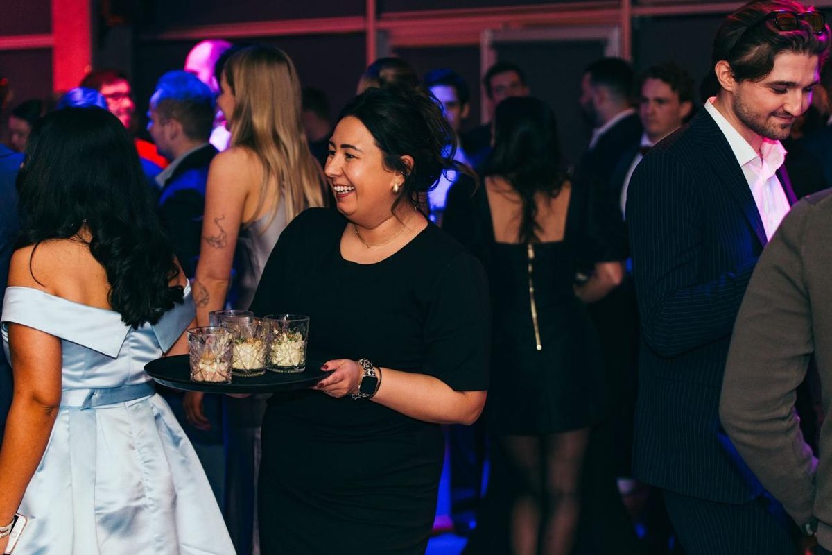 Collega van Vers Catering tijdens een evenement